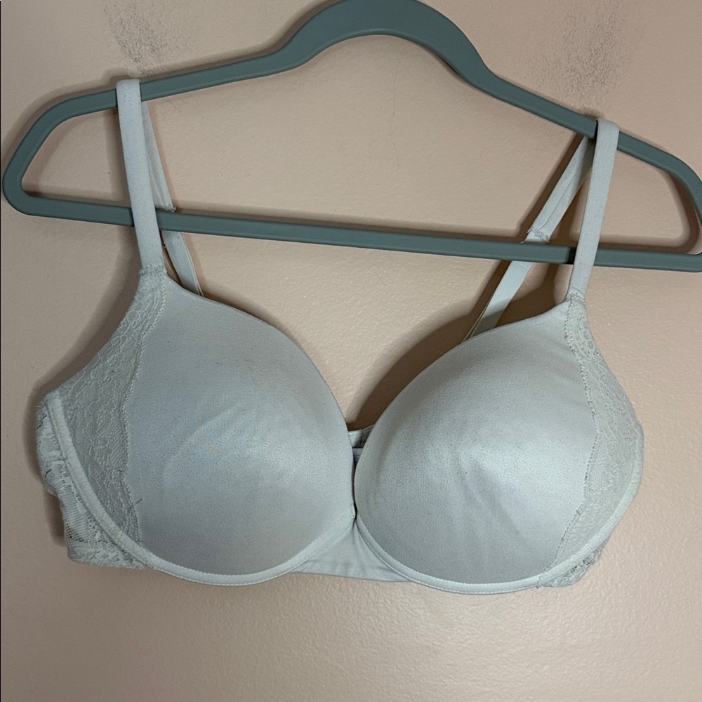 Secret Treasures Light White Lace-Trim Molded Cup Bra